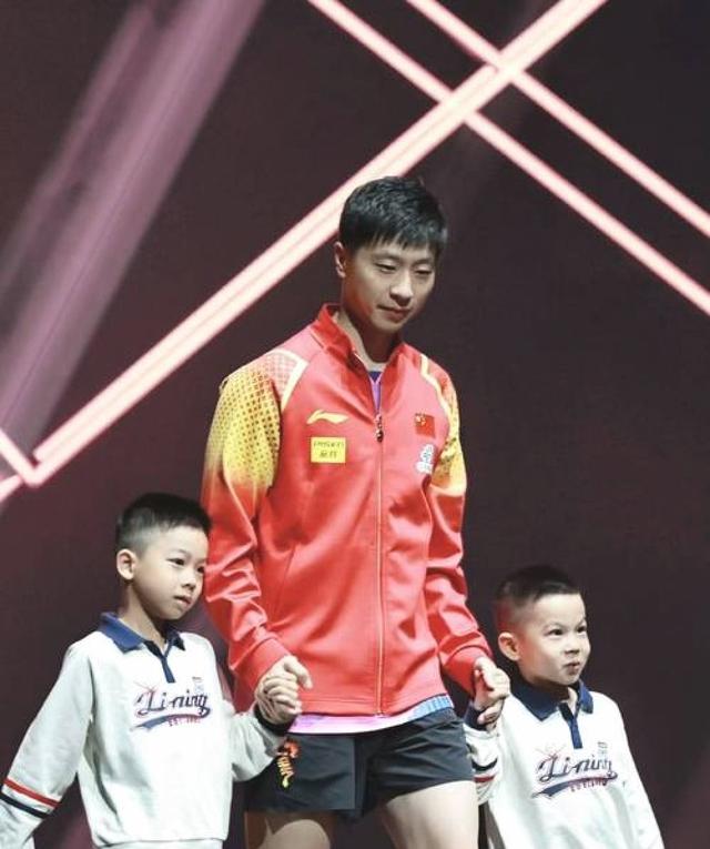 马龙末曾一心留队冲上热搜(路人把徐志胜认成了许昕爸爸) 马龙末曾一心留队冲上热搜(路人把徐志胜认成了许昕爸爸)